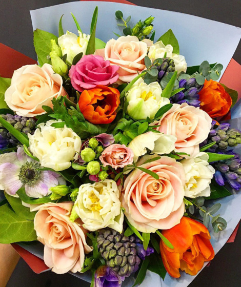Buchet mixt de sezon de vânzare în Piața de Flori Buzau